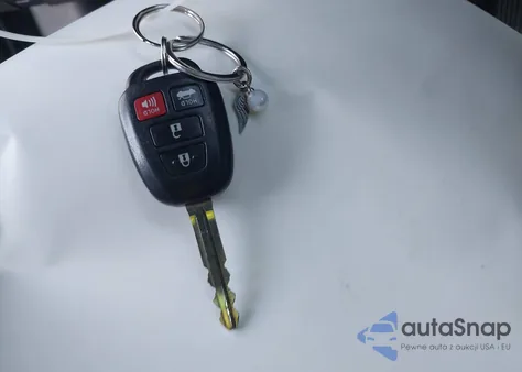 2014 Toyota Corolla S Plus z USA, uszkodzony, nr VIN 2T1BURHE4EC142964